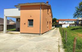 Haus We are selling a house with two apartments, near Pula. 320 000 €