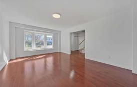 7-zimmer haus in der stadt in Scarborough, Kanada. C$2 091 000