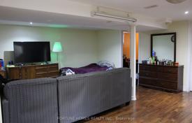 8-zimmer haus in der stadt in Etobicoke, Kanada. C$1 549 000