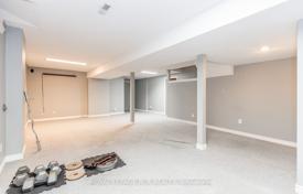 12-zimmer haus in der stadt in Scarborough, Kanada. C$1 941 000