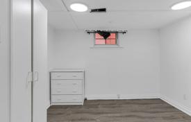12-zimmer haus in der stadt in North York, Kanada. C$2 273 000