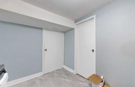 5-zimmer haus in der stadt in Scarborough, Kanada. C$1 169 000