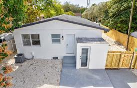 Haus in der Stadt – Coral Gables, Florida, Vereinigte Staaten. $749 000