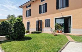 Villa – Lucca, Toskana, Italien. 1 690 000 €