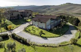 Villa – Asciano, Toskana, Italien. 700 000 €