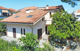 9-zimmer villa 220 m² in Ligurien, Italien. 698 000 €