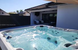 4-zimmer haus in der stadt 223 m² in Miami, Vereinigte Staaten. $800 000