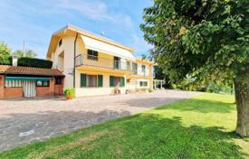4-zimmer villa 380 m² in Lucca, Italien. 1 100 000 €