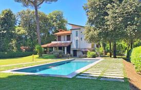 Villa – Marina di Pietrasanta, Pietrasanta, Toskana,  Italien. 6 900 €  pro Woche