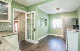 7-zimmer haus in der stadt in Scarborough, Kanada. C$1 329 000