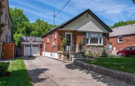 3-zimmer haus in der stadt in East York, Kanada. C$1 576 000