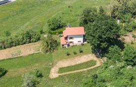 Zu verkaufen, Zagreb, Sveta Jana, Einfamilienhaus, Garten, Terrasse. 299 000 €