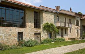 Einfamilienhaus – Alba, Piedmont, Italien. 3 050 €  pro Woche