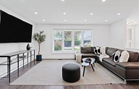 9-zimmer haus in der stadt in Etobicoke, Kanada. C$2 049 000