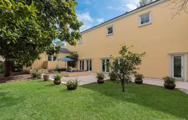Villa – Coral Gables, Florida, Vereinigte Staaten. 1 273 000 €