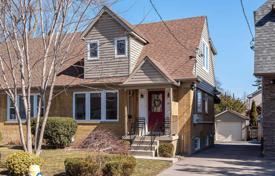 3-zimmer stadthaus in Etobicoke, Kanada. C$1 478 000