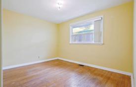 9-zimmer haus in der stadt in Etobicoke, Kanada. C$1 329 000