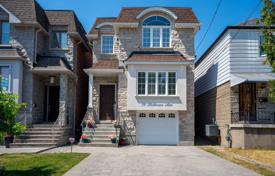 Haus in der Stadt – East York, Toronto, Ontario,  Kanada. C$1 797 000