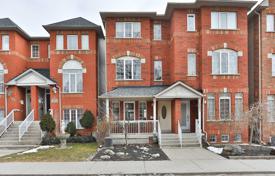 Stadthaus – Logan Avenue, Toronto, Ontario,  Kanada. C$1 375 000