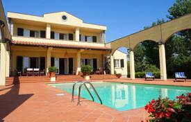 Villa – Forte dei Marmi, Toskana, Italien. $10 700  pro Woche