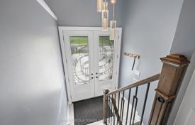 10-zimmer haus in der stadt in North York, Kanada. C$1 690 000