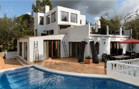 Villa – Ibiza, Balearen, Spanien. 7 500 €  pro Woche