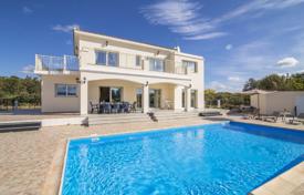 4-zimmer villa in Poli Crysochous, Zypern. 3 000 €  pro Woche