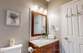 11-zimmer haus in der stadt in Scarborough, Kanada. C$1 999 000