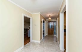 5-zimmer haus in der stadt in North York, Kanada. C$1 976 000