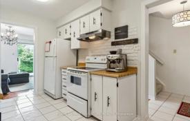 13-zimmer haus in der stadt in Scarborough, Kanada. C$1 103 000