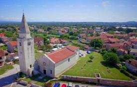 Grundstück in Ližnjan, Kroatien. 124 000 €