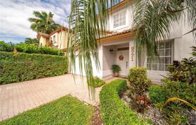 Haus in der Stadt – Doral, Florida, Vereinigte Staaten. $886 000