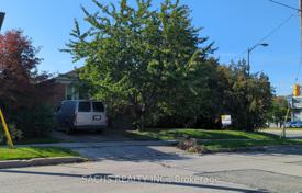 8-zimmer haus in der stadt in North York, Kanada. C$2 018 000