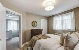 10-zimmer haus in der stadt in Etobicoke, Kanada. C$1 287 000