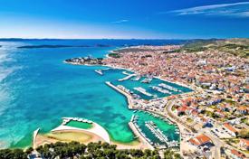 Grundstück in Vodice, Kroatien. 612 000 €