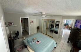 4-zimmer haus in der stadt 224 m² in Miami, Vereinigte Staaten. $719 000