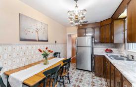 9-zimmer haus in der stadt in Etobicoke, Kanada. C$1 659 000