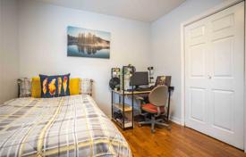 11-zimmer haus in der stadt in Scarborough, Kanada. C$1 800 000