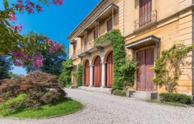 17-zimmer villa in Longone Al Segrino, Italien. Price on request