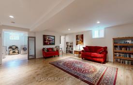 9-zimmer haus in der stadt in Scarborough, Kanada. C$2 070 000