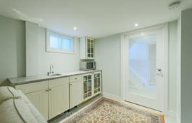 12-zimmer haus in der stadt in Scarborough, Kanada. C$2 129 000