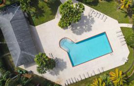 4-zimmer haus in der stadt 185 m² in Miami, Vereinigte Staaten. $615 000