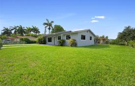 Haus in der Stadt – Hallandale Beach, Florida, Vereinigte Staaten. $700 000