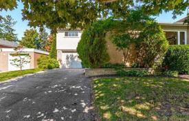 6-zimmer haus in der stadt in Etobicoke, Kanada. C$1 542 000