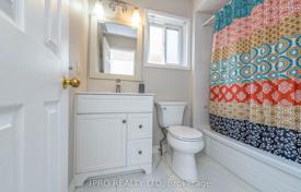 8-zimmer haus in der stadt in North York, Kanada. C$1 946 000