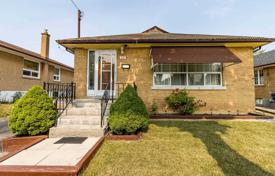 4-zimmer haus in der stadt in Etobicoke, Kanada. C$1 045 000