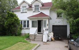 7-zimmer haus in der stadt in Etobicoke, Kanada. C$2 596 000