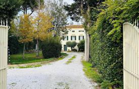 4-zimmer wohnung 184 m² in Livorno, Italien. 740 000 €