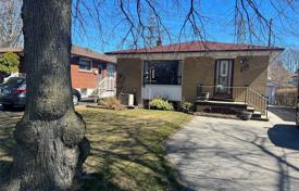 7-zimmer haus in der stadt in Etobicoke, Kanada. C$1 625 000
