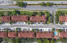 Haus in der Stadt – Pembroke Pines, Broward, Florida,  Vereinigte Staaten. $470 000